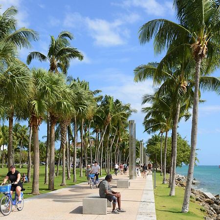 Beachfront Bentley Hotel One Bedroom Suite With Balcony And Beach Access マイアミビーチ エクステリア 写真