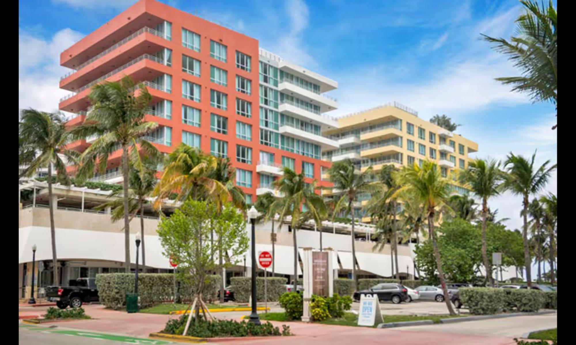 Beachfront Bentley Hotel One Bedroom Suite With Balcony And Beach Access マイアミビーチ エクステリア 写真