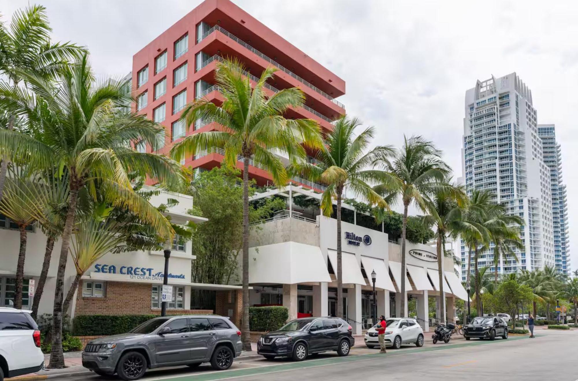 Beachfront Bentley Hotel One Bedroom Suite With Balcony And Beach Access マイアミビーチ エクステリア 写真