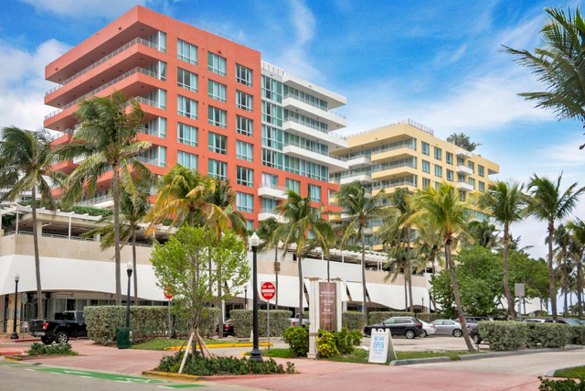 Beachfront Bentley Hotel One Bedroom Suite With Balcony And Beach Access マイアミビーチ エクステリア 写真