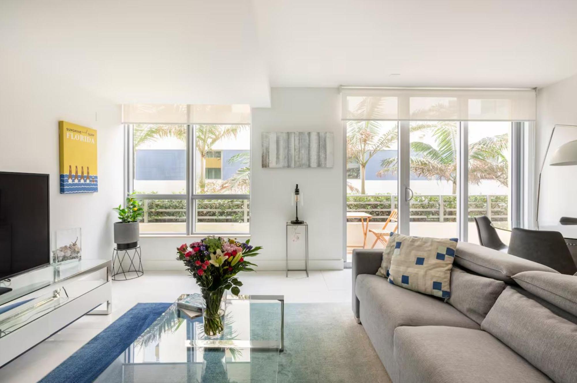 Beachfront Bentley Hotel One Bedroom Suite With Balcony And Beach Access マイアミビーチ エクステリア 写真