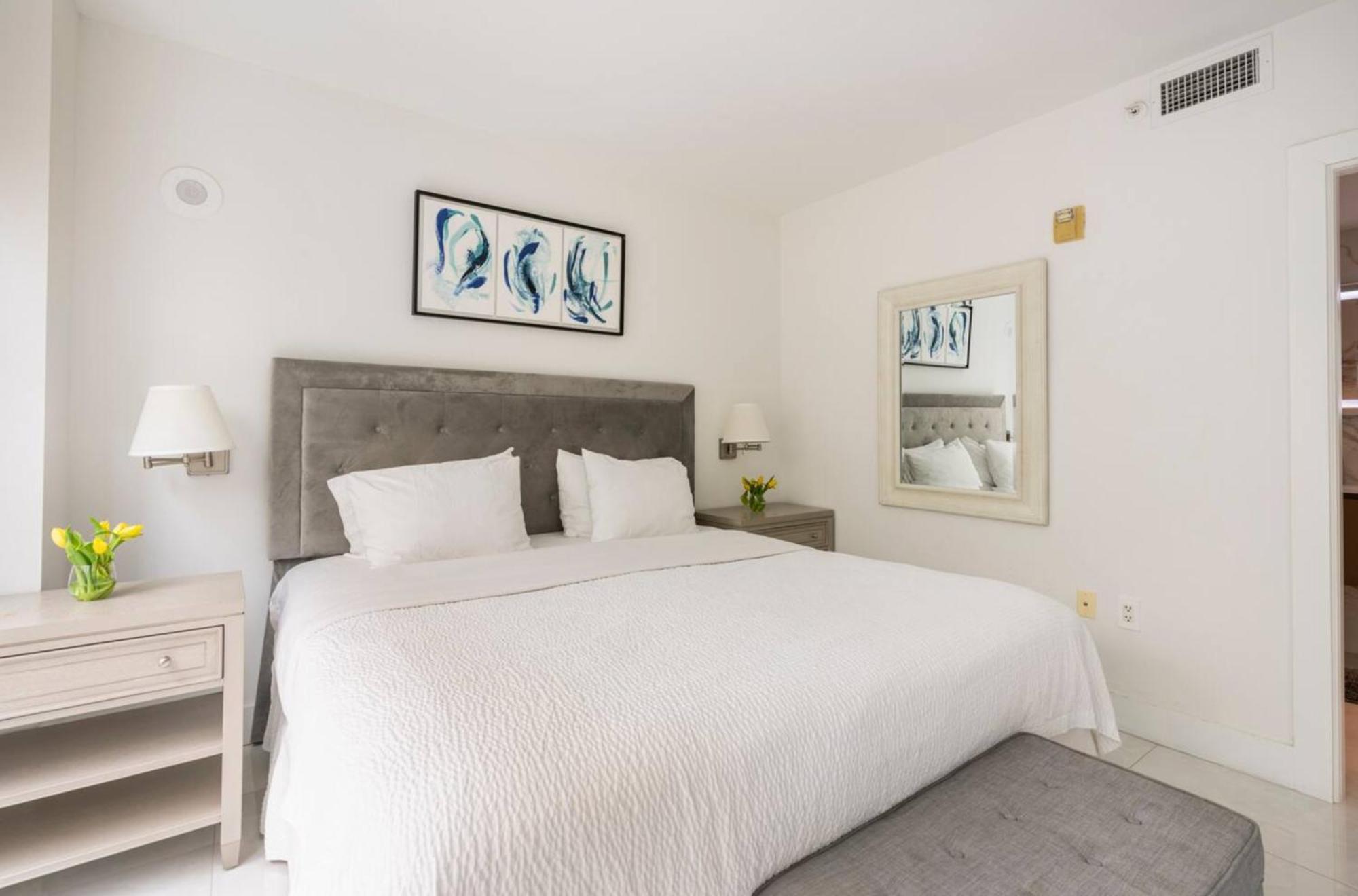 Beachfront Bentley Hotel One Bedroom Suite With Balcony And Beach Access マイアミビーチ エクステリア 写真