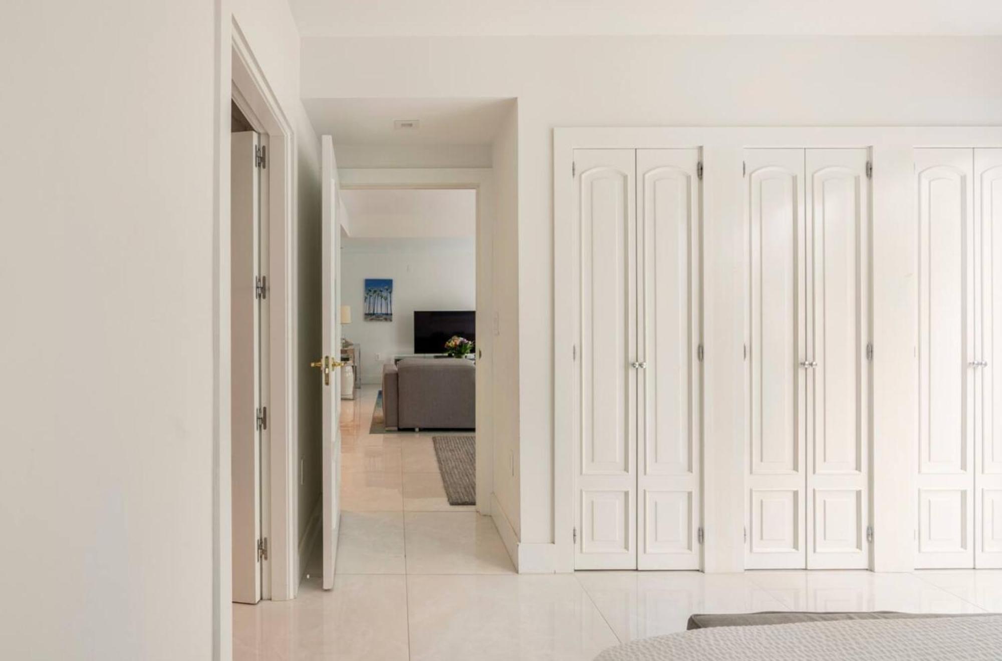 Beachfront Bentley Hotel One Bedroom Suite With Balcony And Beach Access マイアミビーチ エクステリア 写真