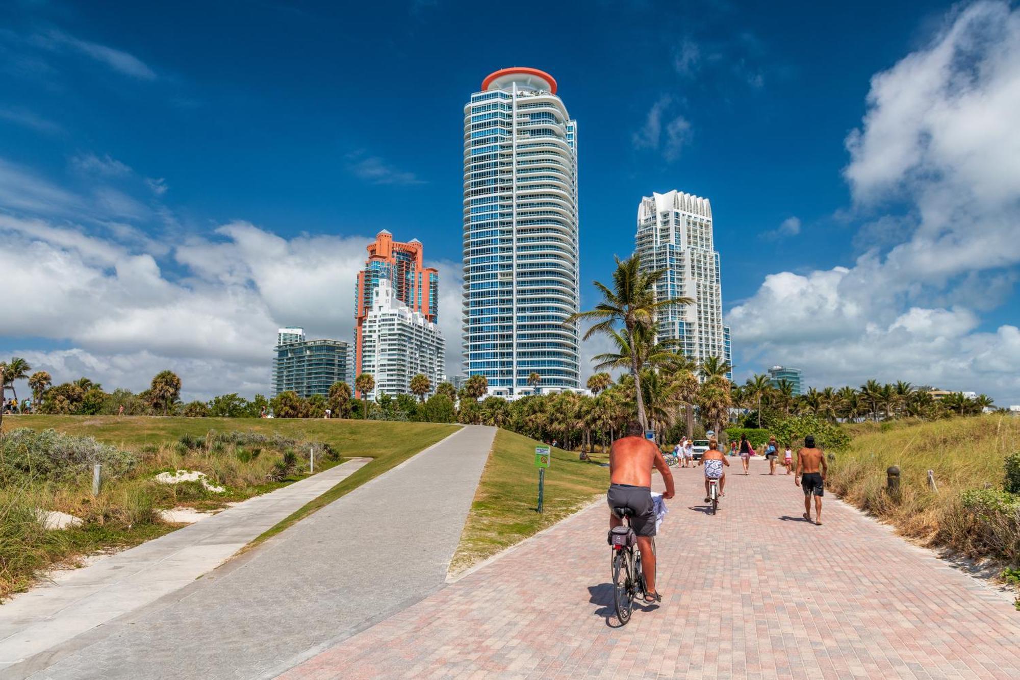 Beachfront Bentley Hotel One Bedroom Suite With Balcony And Beach Access マイアミビーチ エクステリア 写真