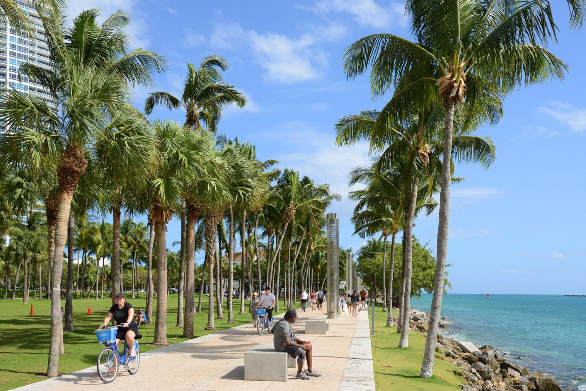 Beachfront Bentley Hotel One Bedroom Suite With Balcony And Beach Access マイアミビーチ エクステリア 写真