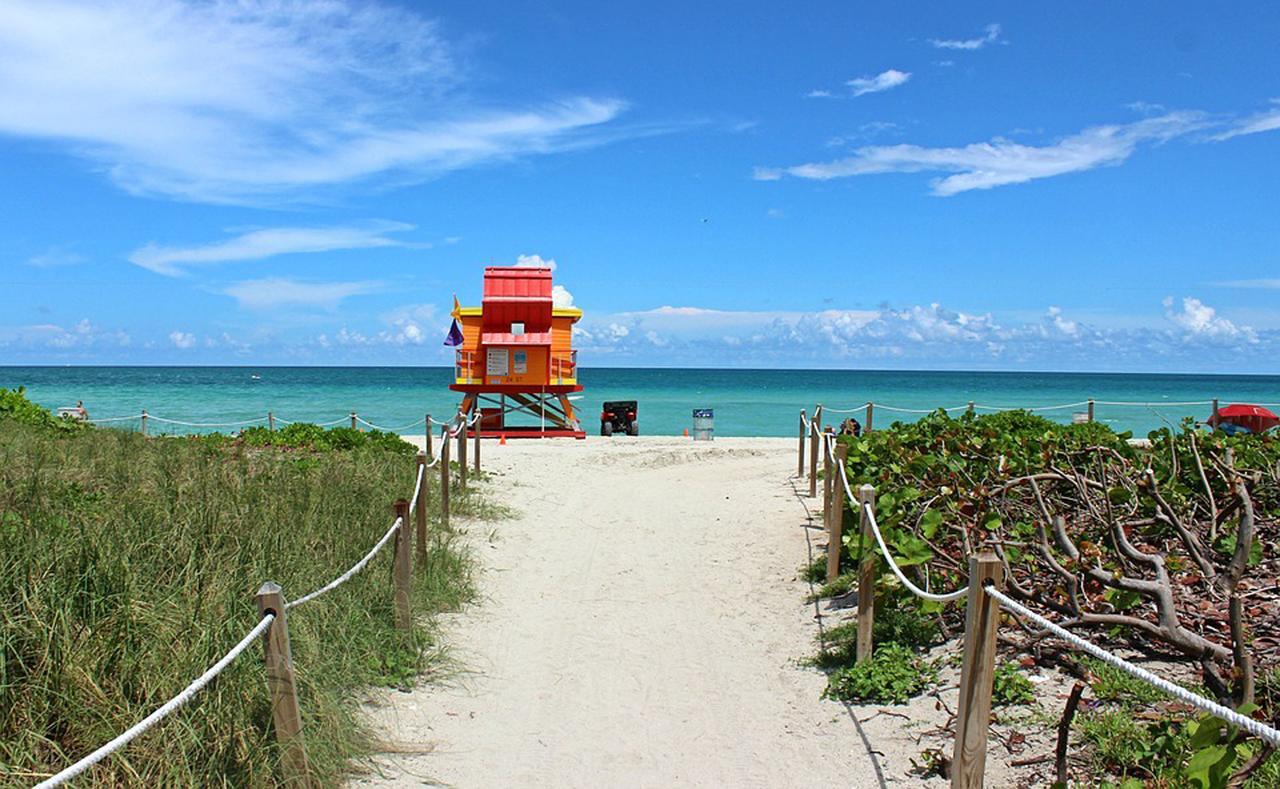Beachfront Bentley Hotel One Bedroom Suite With Balcony And Beach Access マイアミビーチ エクステリア 写真